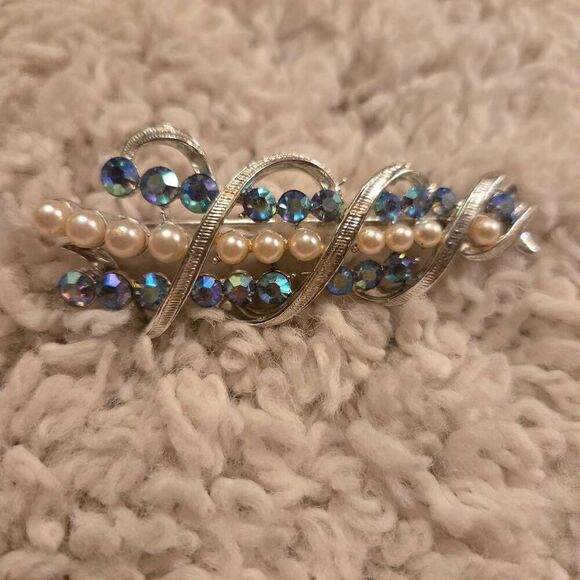 Coro Silver Blue AB Pearl Brooch Pin - Picture 4 of 8